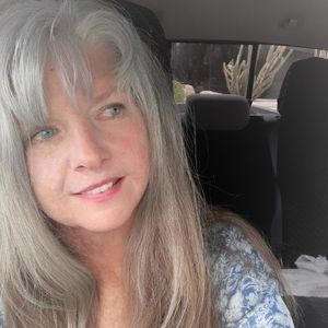 Meet your Posher, Elyzabeth